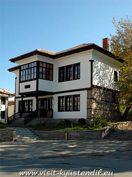 http://www.visit-kyustendil.eu/images/Kushta_muzej-Illio-Vojvoda.jpg